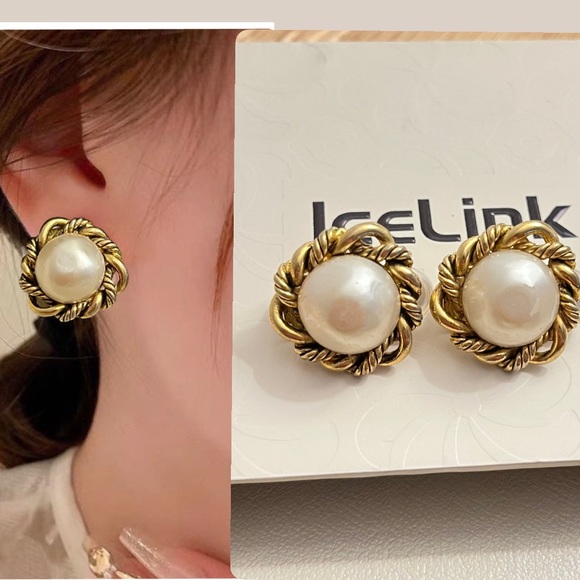 CHANEL PEARL AND TWISTED GOLD CLIP-ON EARRINGS - Picture 1 of 6